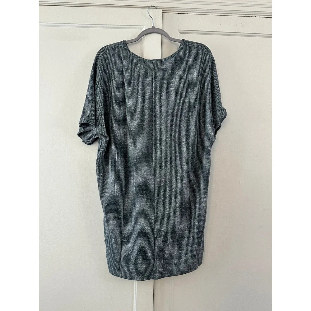 Hayden Los Angeles Gray Striped V Neck Split Hem Tunic Top‎ Size M